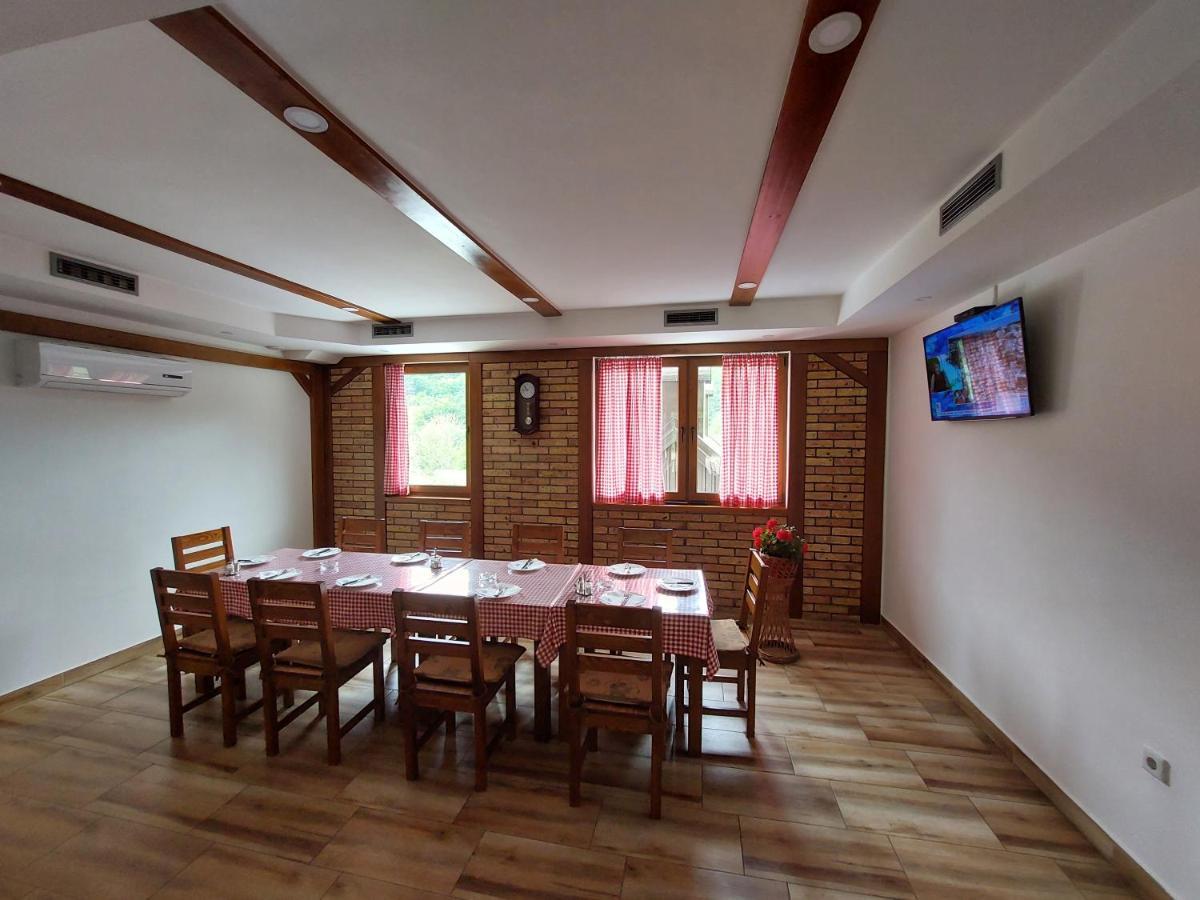 Apartment "Mira" Foca Bagian luar foto